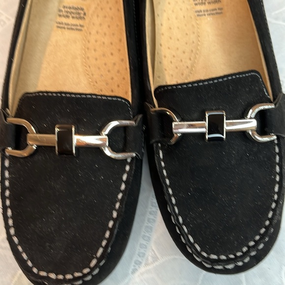 NIB Liz Claiborne LC Ashton Raise black slip ons size 6M - Picture 2 of 7